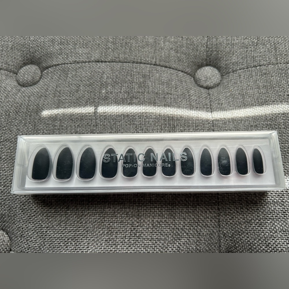 Static Nails  Press On Set
“Caviar”